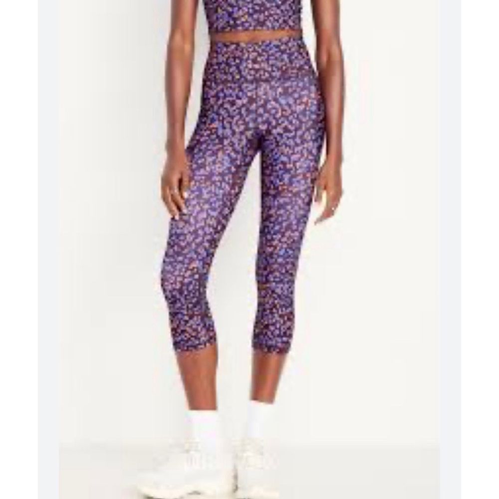 Old Navy PowerSoft High Waisted Crop Pocket Leggings Size M
